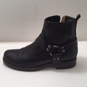 Frye chelsea boots in great condition.